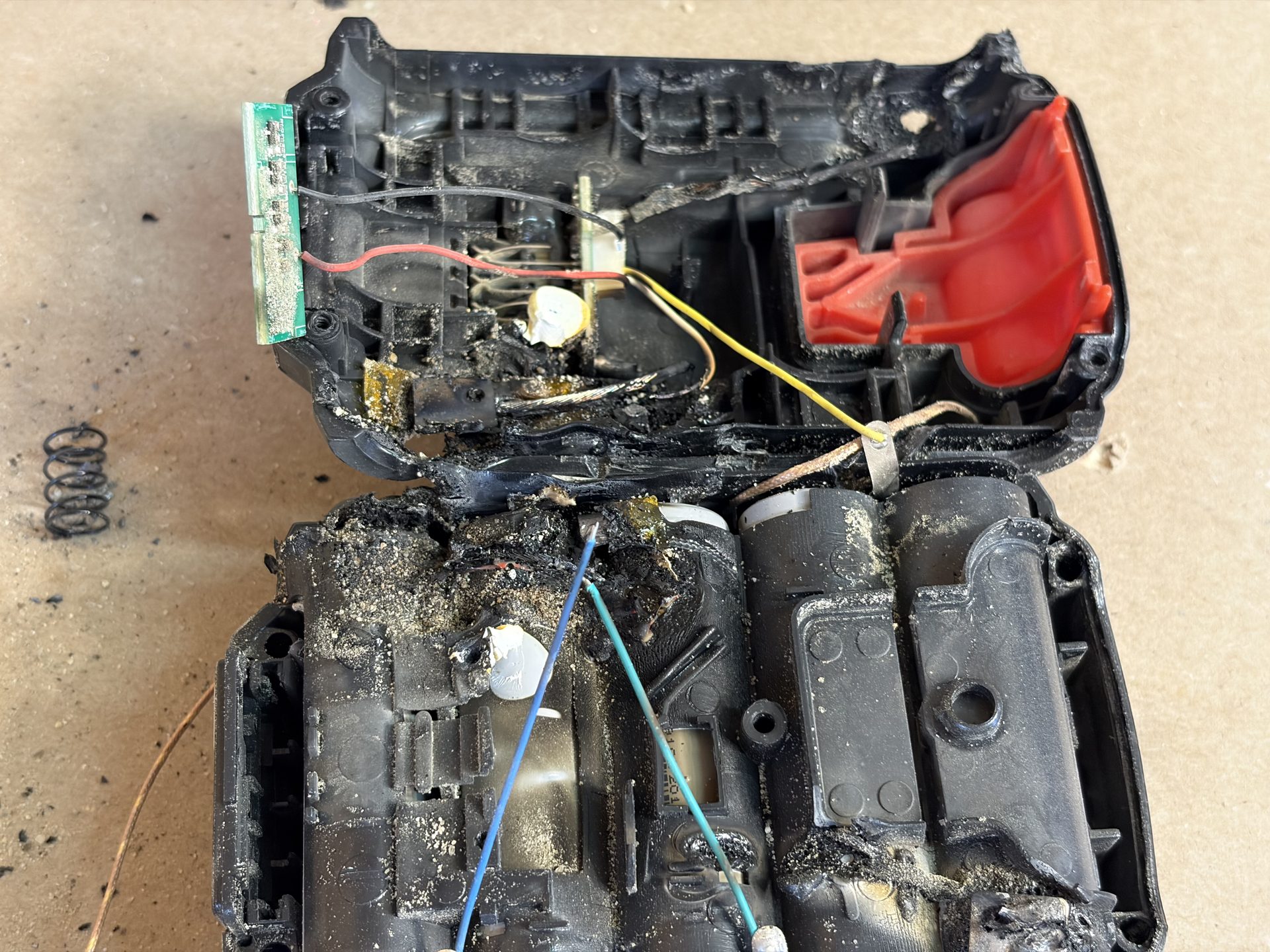 JYJZPB 2 Pack 6.5Ah Replace Battery teardown photo 4