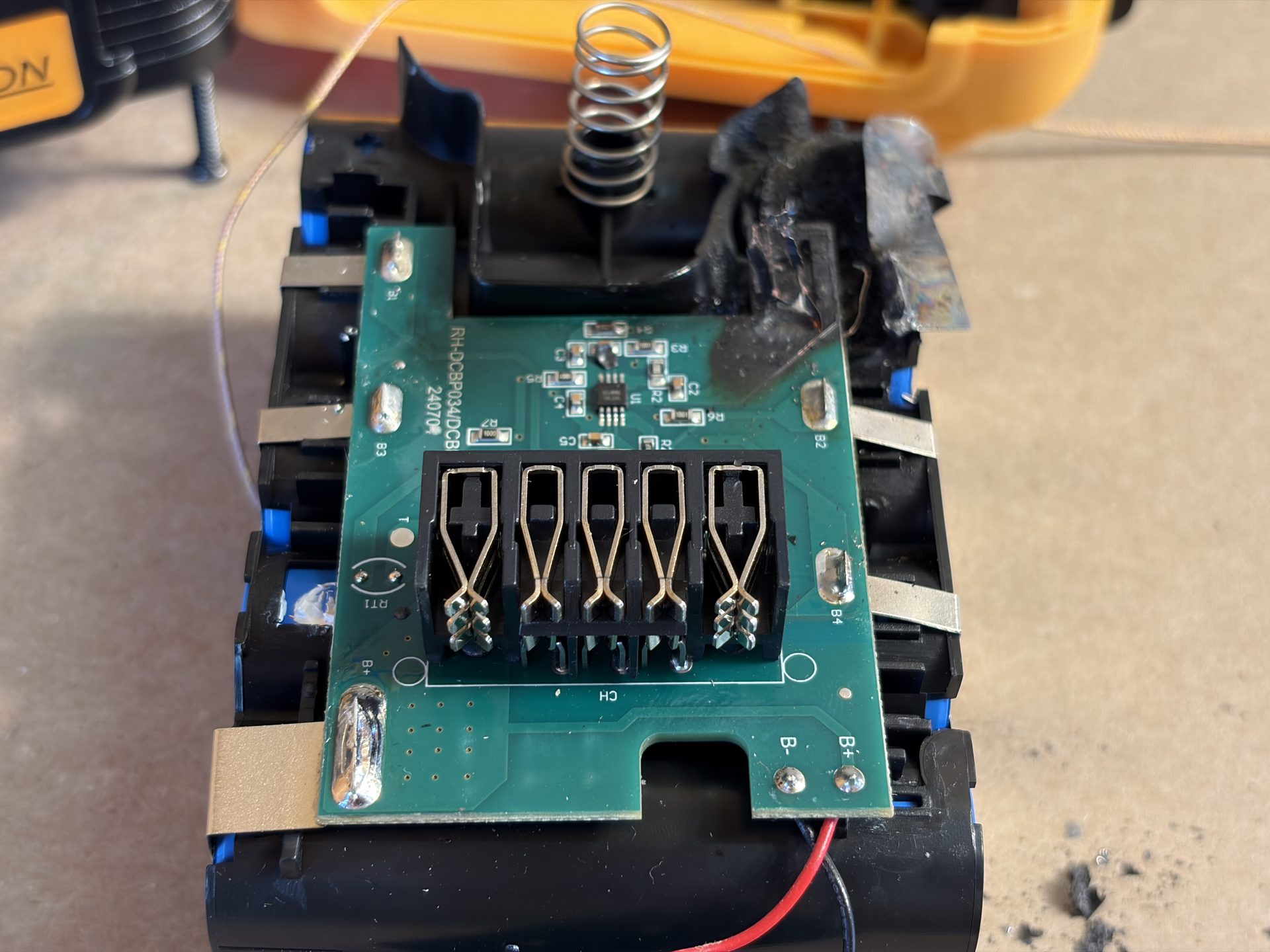 High quality tool contacts despite poor electrical design