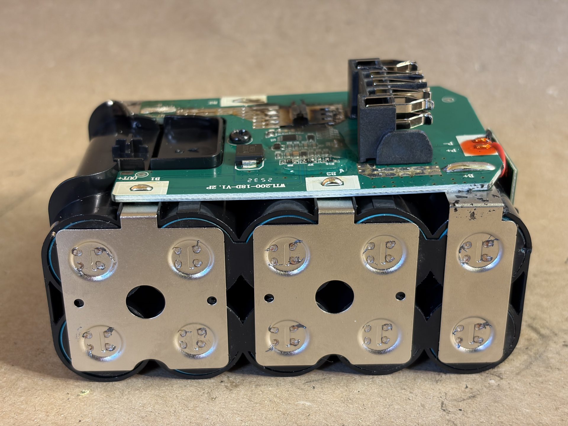 waitley 20V 6.0Ah Replacement teardown photo 5