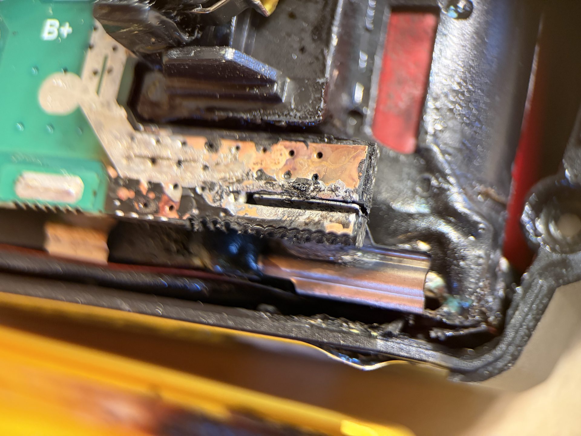 Heat accumulation at busbar to PCB transition